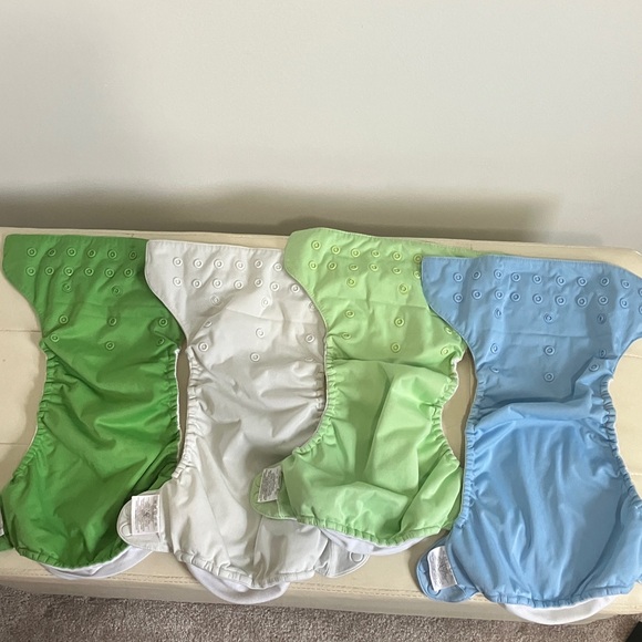 4 Unisex Reusable Diapers BumGenius - Picture 2 of 3